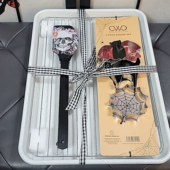 Cook with Color 6 piece Halloween Baking set. - Picture 1 of 6